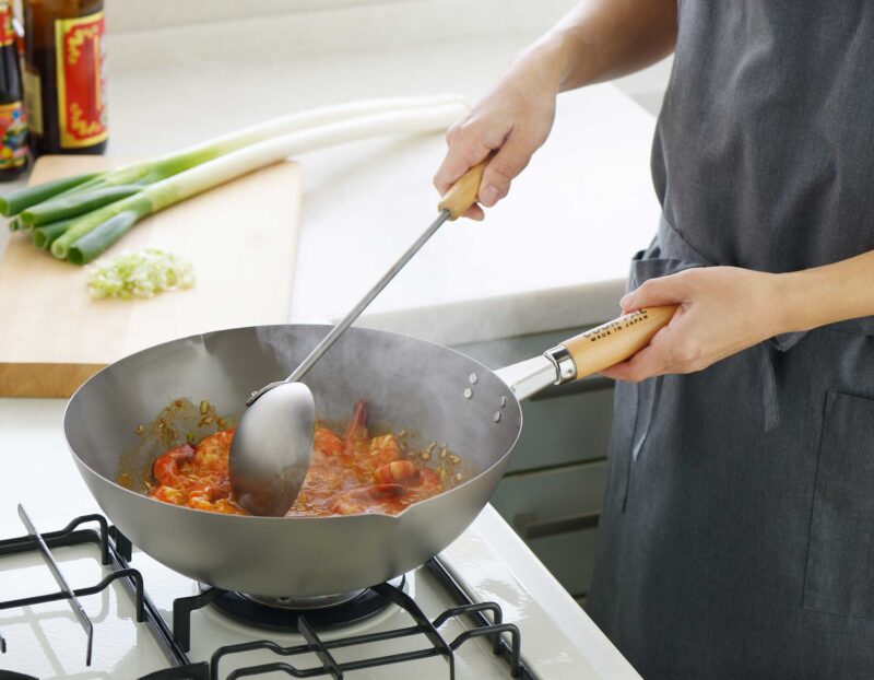 Rodensa 30cm Titanium Wok – Lightweight Japanese Non-Stick Stir Fry Pan - Image 2